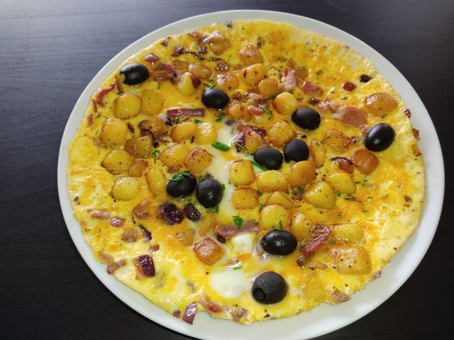Omelette aux mini grenailles, lardons & olives