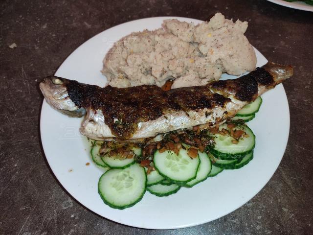 Truite avec beurre aux herbes et céleri-rave